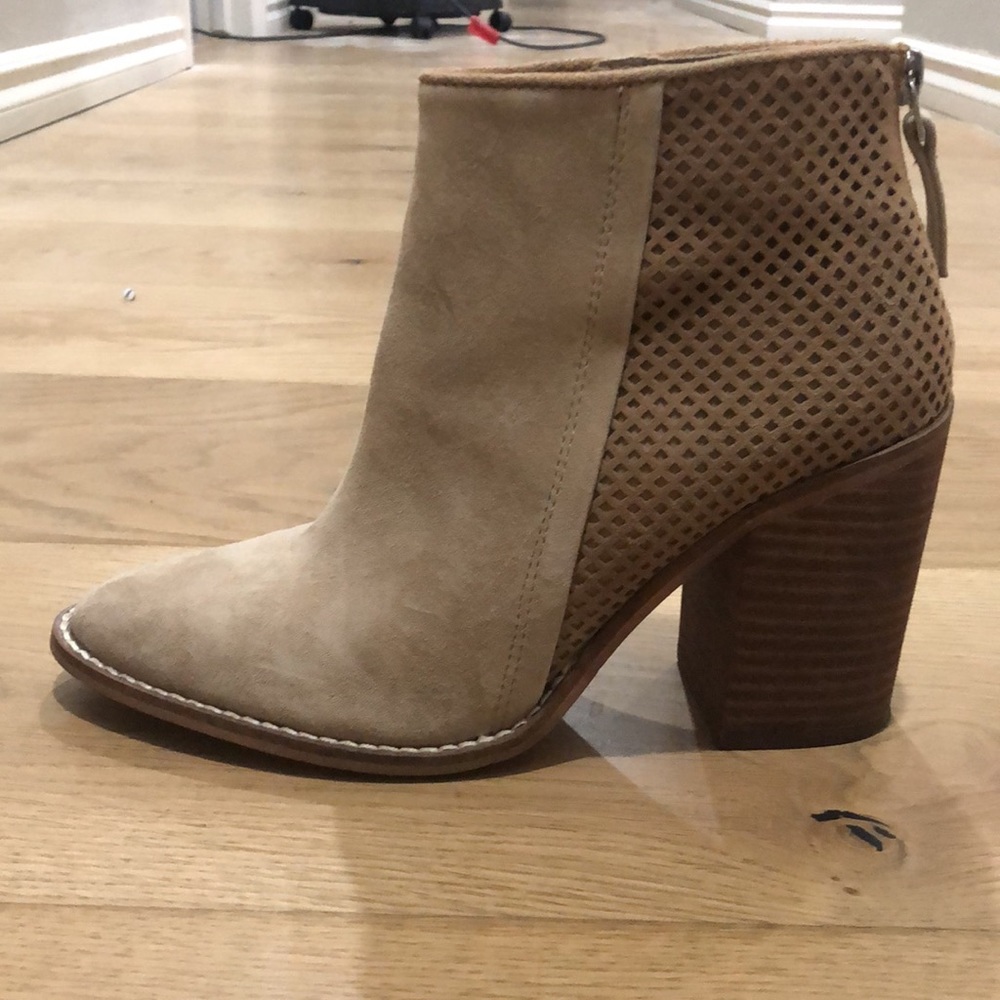 Steve Madden Booties In Taupe Size 7.5! - image 2